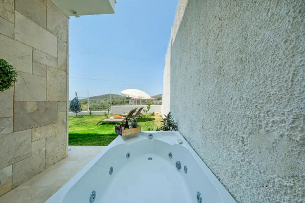 Jacuzzi tub